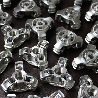 قطع غيار الآلات الميكانيكية CNC الألومنيوم عالية الدقة بأكسيد الفضة الانتهاء من السطح