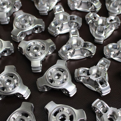 قطع غيار الآلات الميكانيكية CNC الألومنيوم عالية الدقة بأكسيد الفضة الانتهاء من السطح