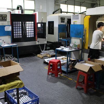 أجزاء طحن CNC عالية الدقة مع طلاء مسحوق طلاء إنهاء السطح